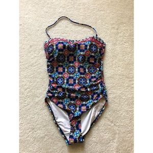 La Blanca Swimsuit. Size 10. New w/o tags.